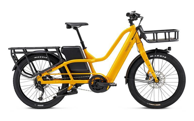 <p>Functionaliteit en plezier komen samen in de PakYak E+, onze elektrische cargobike. De combinatie van krachtige trapondersteuning, een innovatief design en een uitzonderlijke actieradius maakt het aantrekkelijker om te fietsen in plaats van de auto te nemen. Haal de boodschappen in huis, breng je kinderen naar school of neem al je spullen mee als je er een weekendje tussenuit gaat. De PakYak E+ is de e-bike die h&eacute;t alternatief is voor de auto. De SyncDrive Pro-middenmotor levert soepele trapondersteuning voor een vlotte rit, zelfs op heuvelachtig terrein met een grote lading. Het ontwerp is geschikt om maximaal 164 kilo op de fiets te dragen en toch soepel en wendbaar te rijden. De PakYak E+ wordt geleverd met een 500 Wh batterij en biedt de optie voor een extra accu om de actieradius indien nodig te vergroten.&nbsp;</p>
